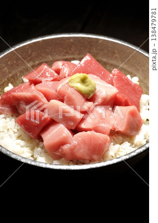 まぐろのぶつ切り丼の単品撮影 まぐろのぶつ切り丼の単品撮影 138479781