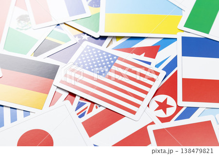 無造作に置かれた国旗カード 無造作に置かれた国旗カード 138479821