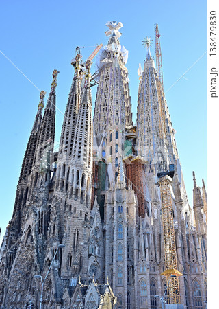 十字架が設置されたサグラダファミリア 138479830