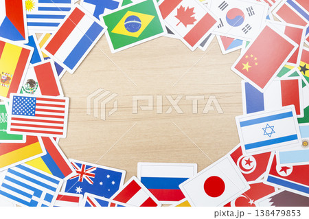 様々な国旗のカード 138479853