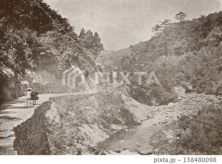 古写真　1894年　箱根の宮ノ下に向かう東海道 138480098
