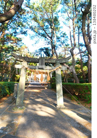 長崎県の五島列島 小値賀島の姫の松原と志々伎神社の剣 長崎県の五島列島 小値賀島の姫の松原と志々伎神社の剣 138480202