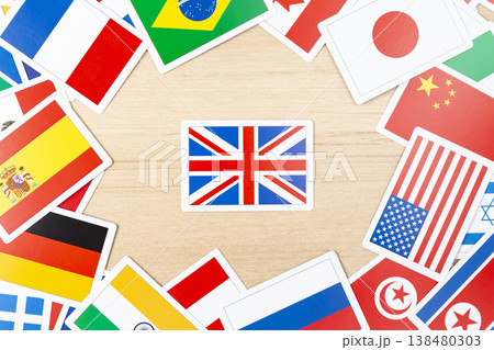 イギリス国旗とたくさんの国旗カード イギリス国旗とたくさんの国旗カード 138480303
