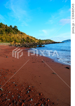 長崎県の五島列島 小値賀島の赤浜海岸 138480543