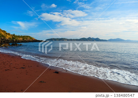 長崎県の五島列島 小値賀島の赤浜海岸 138480547