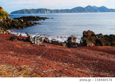 長崎県の五島列島 小値賀島の赤浜海岸 138480578