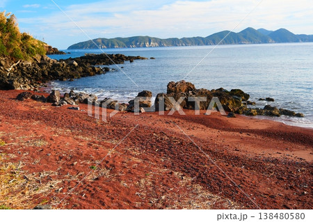 長崎県の五島列島 小値賀島の赤浜海岸 138480580