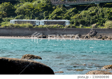 宮崎県日南市山王の磯海岸を走る特急海幸山幸 138480690