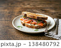 スモークサーモンサンドイッチ 138480792