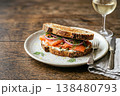スモークサーモンサンドイッチ 138480793