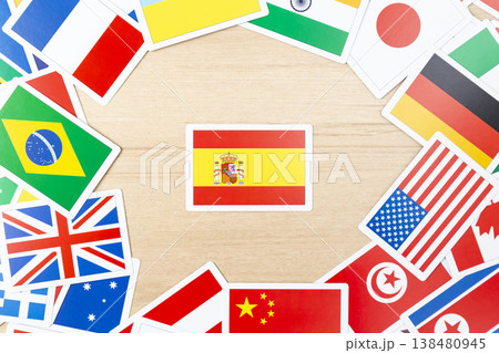 スペイン国旗とたくさんの国旗カード 138480945