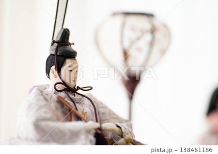 ひな人形のお内裏様(男雛)/ひな祭り・桃の節句の日本伝統行事 ひな人形のお内裏様(男雛)/ひな祭り・桃の節句の日本伝統行事 138481186