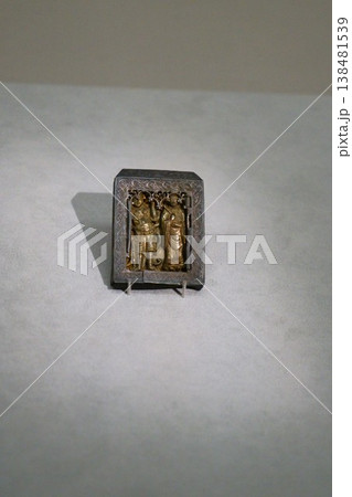 9496　観音菩薩毘沙門天小仏龕 138481539