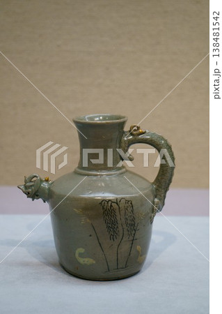 9499 青磁象嵌柳水禽文龍首水注 9499 青磁象嵌柳水禽文龍首水注 138481542