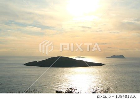 長崎県の五島列島 小値賀島 斑島園地からのサンセット 長崎県の五島列島 小値賀島 斑島園地からのサンセット 138481816