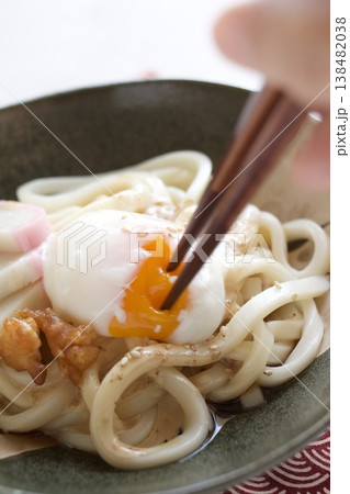 温泉玉子とかまぼこの冷やしうどん 温泉玉子とかまぼこの冷やしうどん 138482038