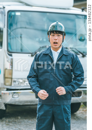 怒るトラックドライバー 怒るトラックドライバー 138482122