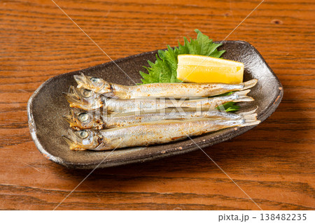 ししゃも 焼きたての香ばしい定番魚料理 ししゃも 焼きたての香ばしい定番魚料理 138482235