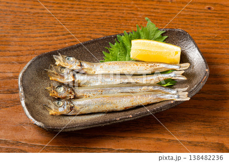 ししゃも 焼きたての香ばしい定番魚料理 138482236