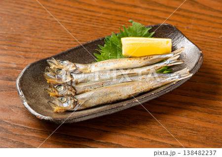 ししゃも 焼きたての香ばしい定番魚料理 138482237