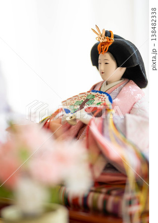雛人形のお雛様(女雛)/ひな祭り・桃の節句の日本伝統行事 雛人形のお雛様(女雛)/ひな祭り・桃の節句の日本伝統行事 138482338