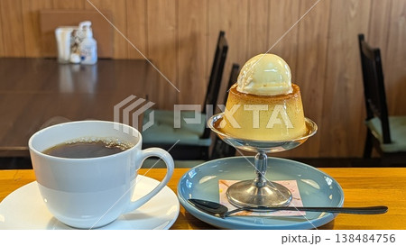 レトロなプリンとホットドリンク レトロなプリンとホットドリンク 138484756