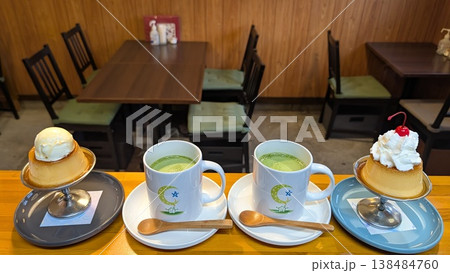 レトロなプリンとホットドリンク 138484760