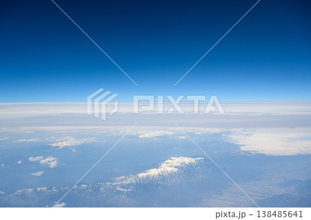 空から見る地球の風景　冠雪した中央アルプス 138485641