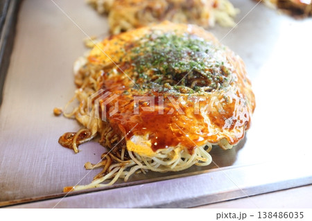 広島のお好み焼き（肉玉そば） 138486035