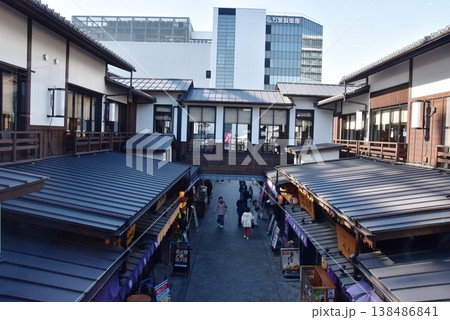 東京都江東区　豊洲千客万来の店舗と街並み 138486841