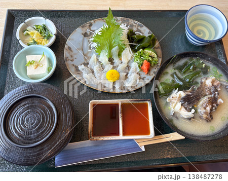 瀬戸内海の高級魚、弾力のある白身と深い旨味を味わう「おこぜの刺身定食」 瀬戸内海の高級魚、弾力のある白身と深い旨味を味わう「おこぜの刺身定食」 138487278