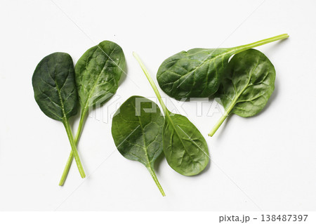 Spinach leaves isolated on white background 138487397