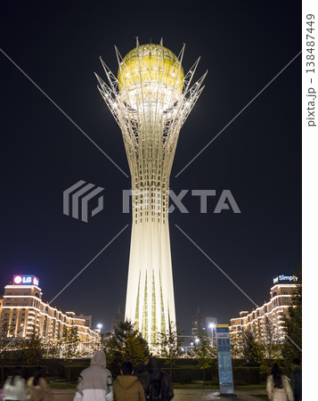 ライトアップされたバイテレクタワー～カザフスタン・アスタナ / Astana, Kazakhstan 138487449