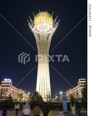 カザフスタン・アスタナ 夜空に輝くバイテレクタワー / Astana, Kazakhstan カザフスタン・アスタナ 夜空に輝くバイテレクタワー / Astana, Kazakhstan 138487450