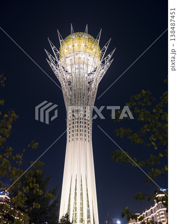 カザフスタン・アスタナ 夜空に輝くバイテレクタワー / Astana, Kazakhstan カザフスタン・アスタナ 夜空に輝くバイテレクタワー / Astana, Kazakhstan 138487451