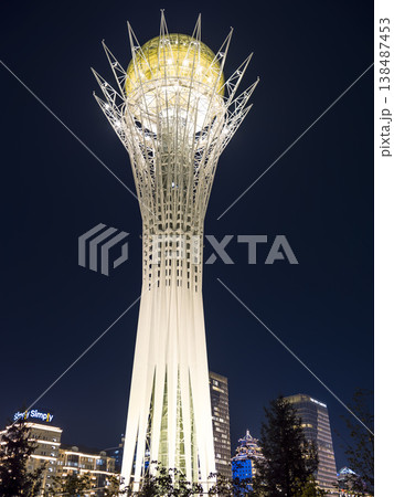 カザフスタン・アスタナ 夜空に輝くバイテレクタワー / Astana, Kazakhstan カザフスタン・アスタナ 夜空に輝くバイテレクタワー / Astana, Kazakhstan 138487453
