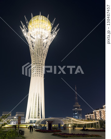 ライトアップされたバイテレクタワー～カザフスタン・アスタナ / Astana, Kazakhstan 138487457