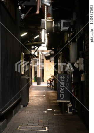 新潟市中央区古町の路地裏の風景(新潟県新潟市中央区) 新潟市中央区古町の路地裏の風景(新潟県新潟市中央区) 138487692