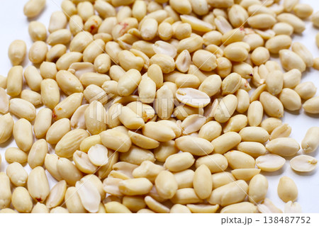 Raw Peeled PeanutsRich in protein Raw Peeled PeanutsRich in protein 138487752