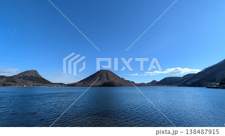 美しい榛名湖と榛名富士 美しい榛名湖と榛名富士 138487915