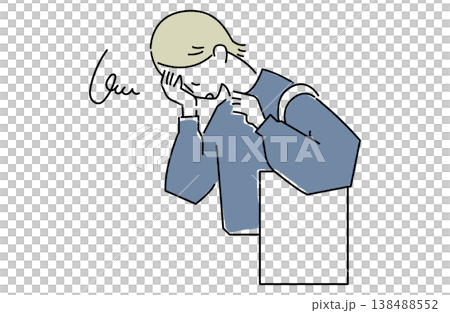 一位女子用手扶著額頭,深深嘆了口氣。 一位女子用手扶著額頭,深深嘆了口氣。 138488552