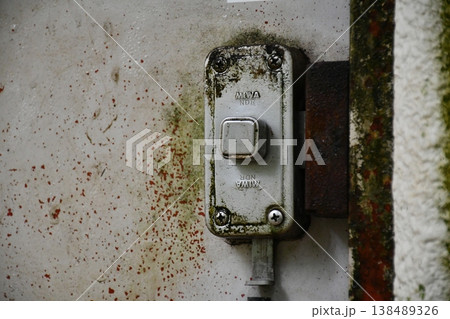 錆びたタップ 138489326