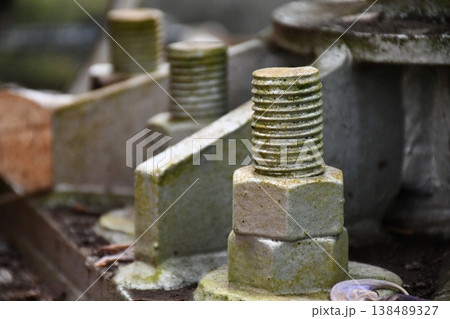 並んだボルト 並んだボルト 138489327