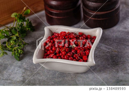 Dry pink pepper corn spice Dry pink pepper corn spice 138489593
