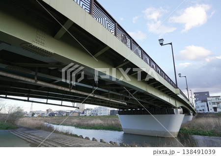 川に架かる橋　萩原橋 138491039