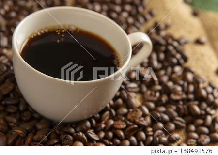 コーヒーと豆 コーヒーと豆 138491576