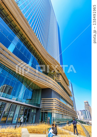 東京　港区　グランドオープンした高輪ゲートウェイシティ　THE LINKPILLAR 2 138491965