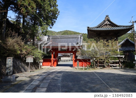 京都市山科区にある本圀寺参道の風景 京都市山科区にある本圀寺参道の風景 138492083
