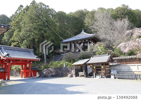 京都市山科区にある本圀寺参道の風景 京都市山科区にある本圀寺参道の風景 138492088