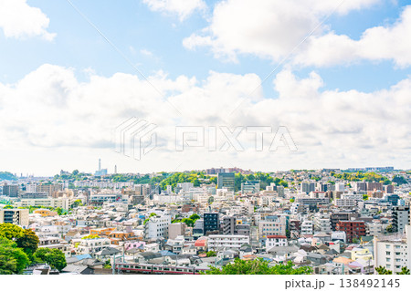 【神奈川県】青空が広がる春の住宅街 138492145